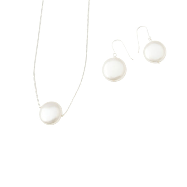 Pearl jewelry set with necklace and earrings in silver
