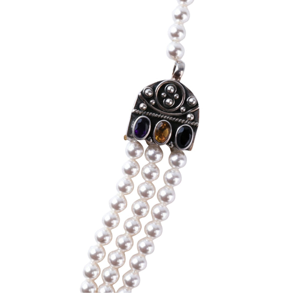Pearl necklace with carved silver pendant and multicolour pearls