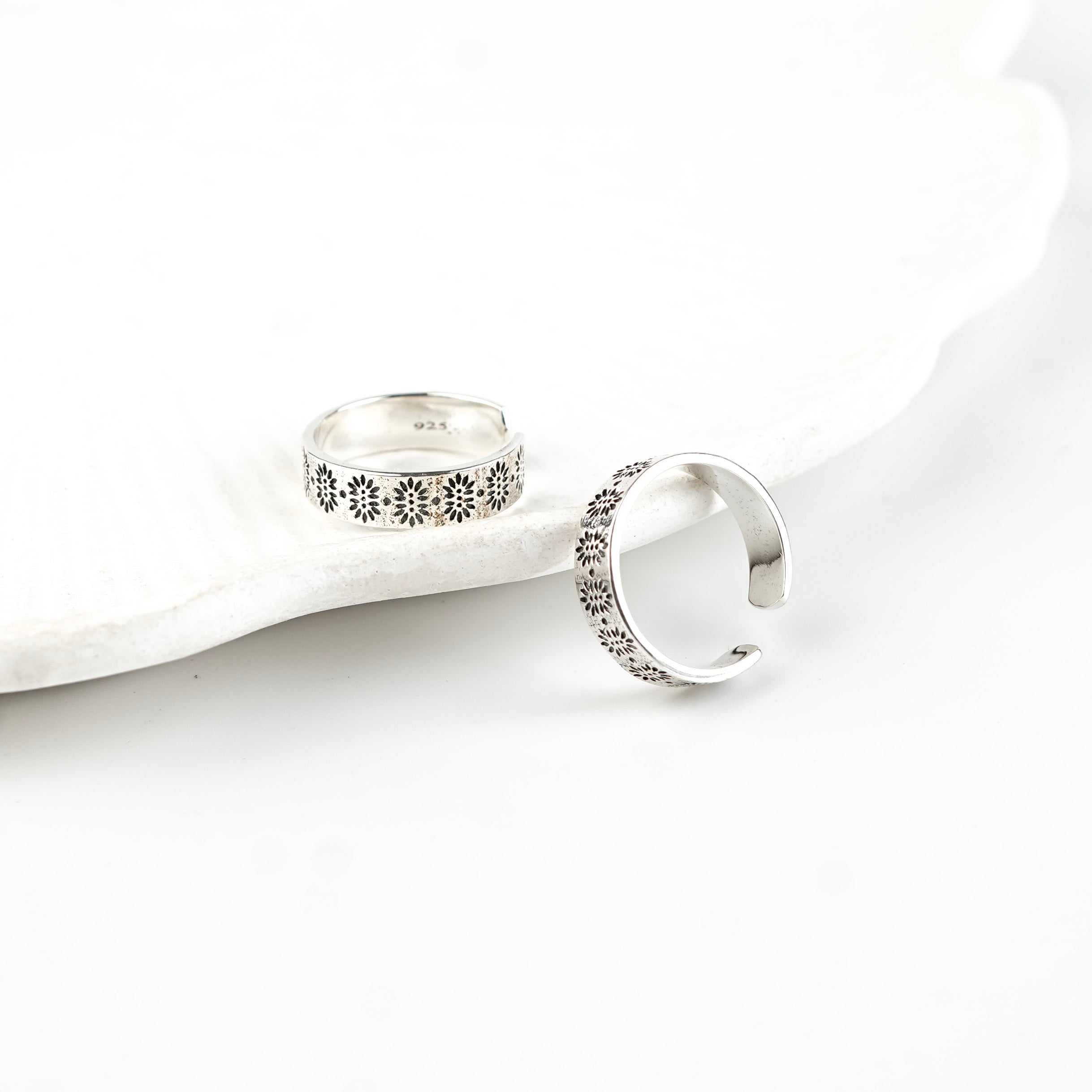 Carved Band Silver Toe Ring
