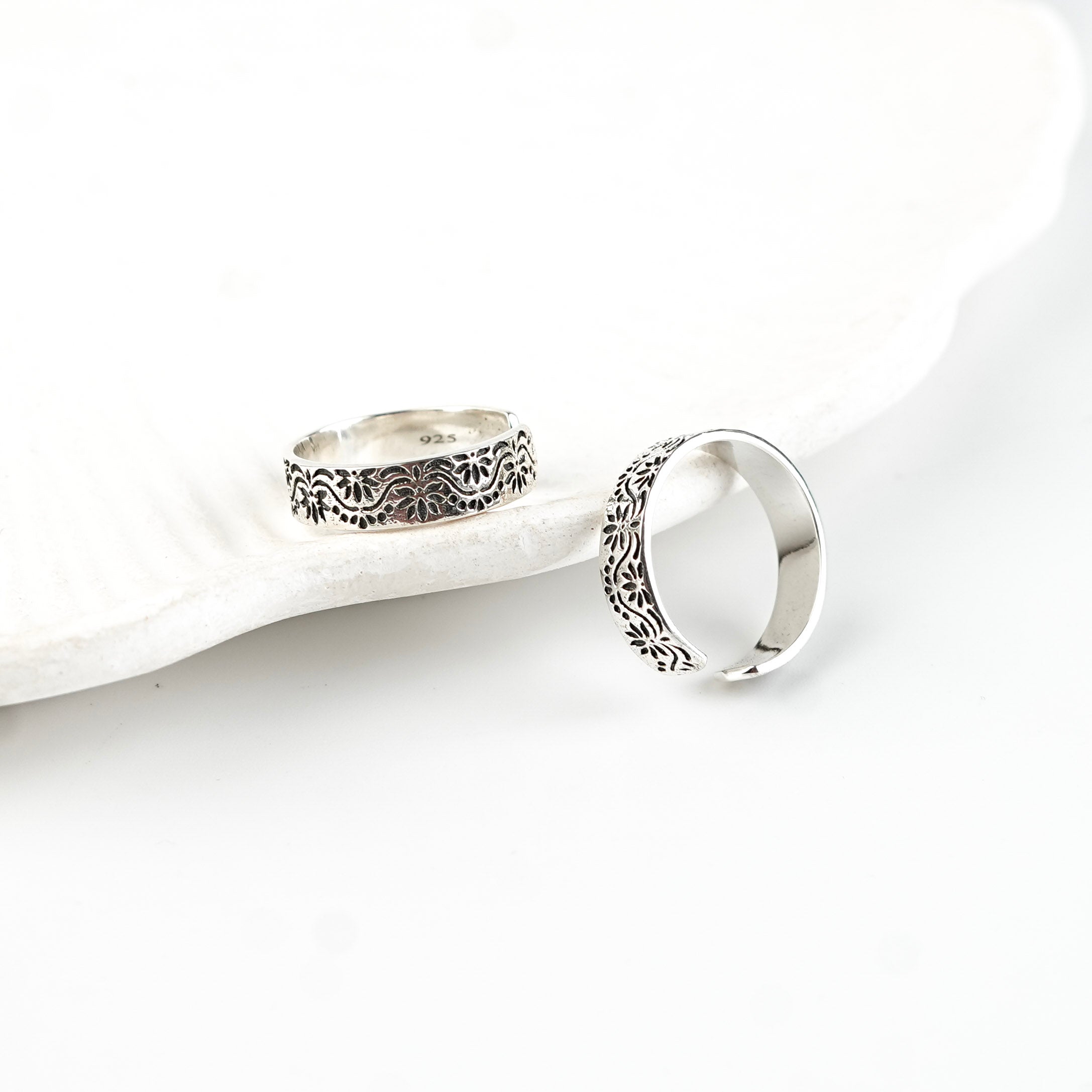 Petals Band Silver Toe Ring