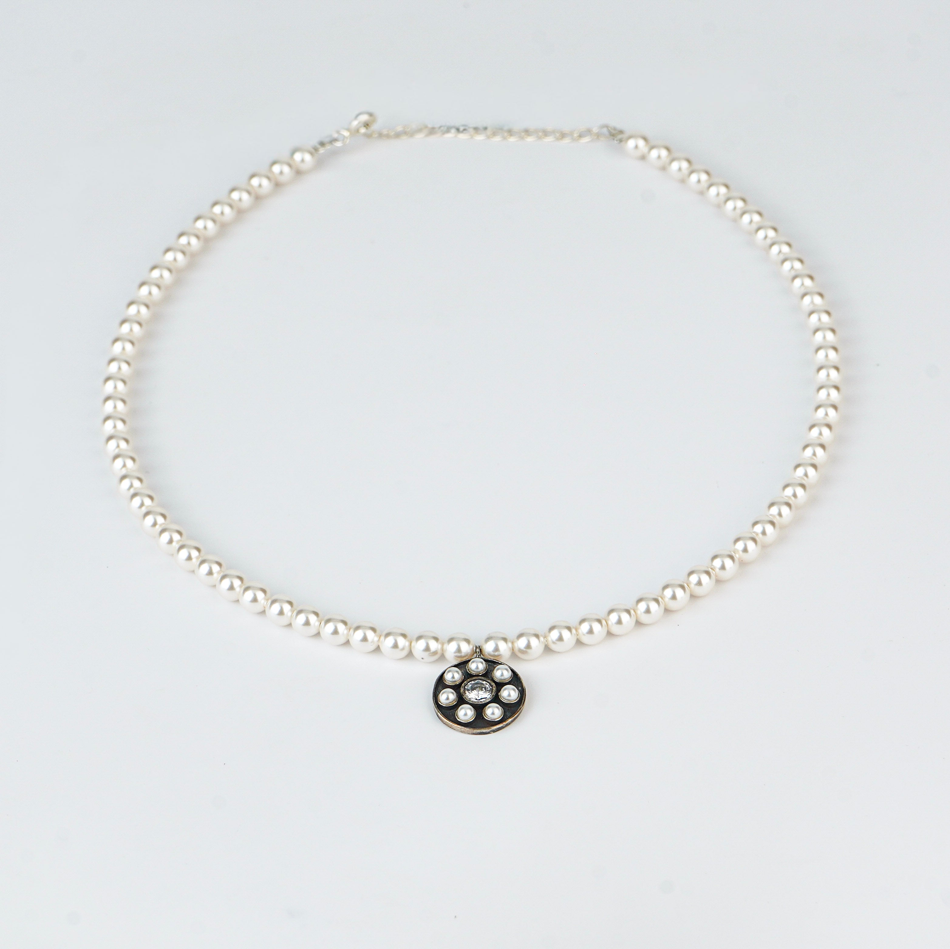 Pearl necklace with silver  pendant