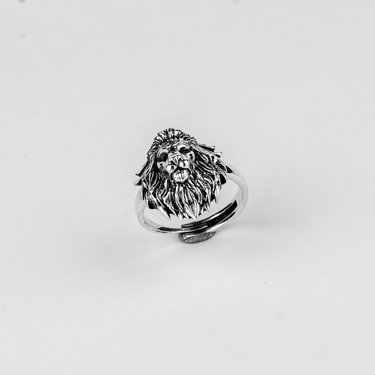 Lion head ring in sterling silver