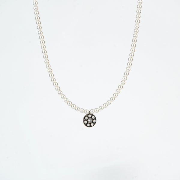 Pearl necklace with silver pendant