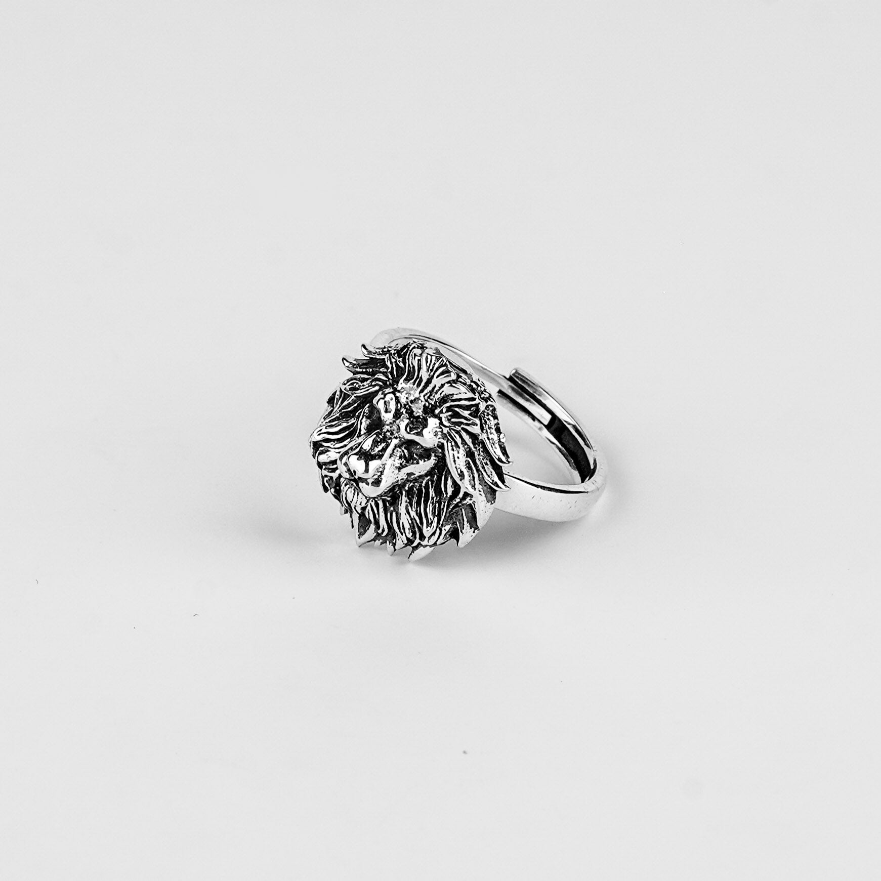 Side view of lion face ring in sterling silver