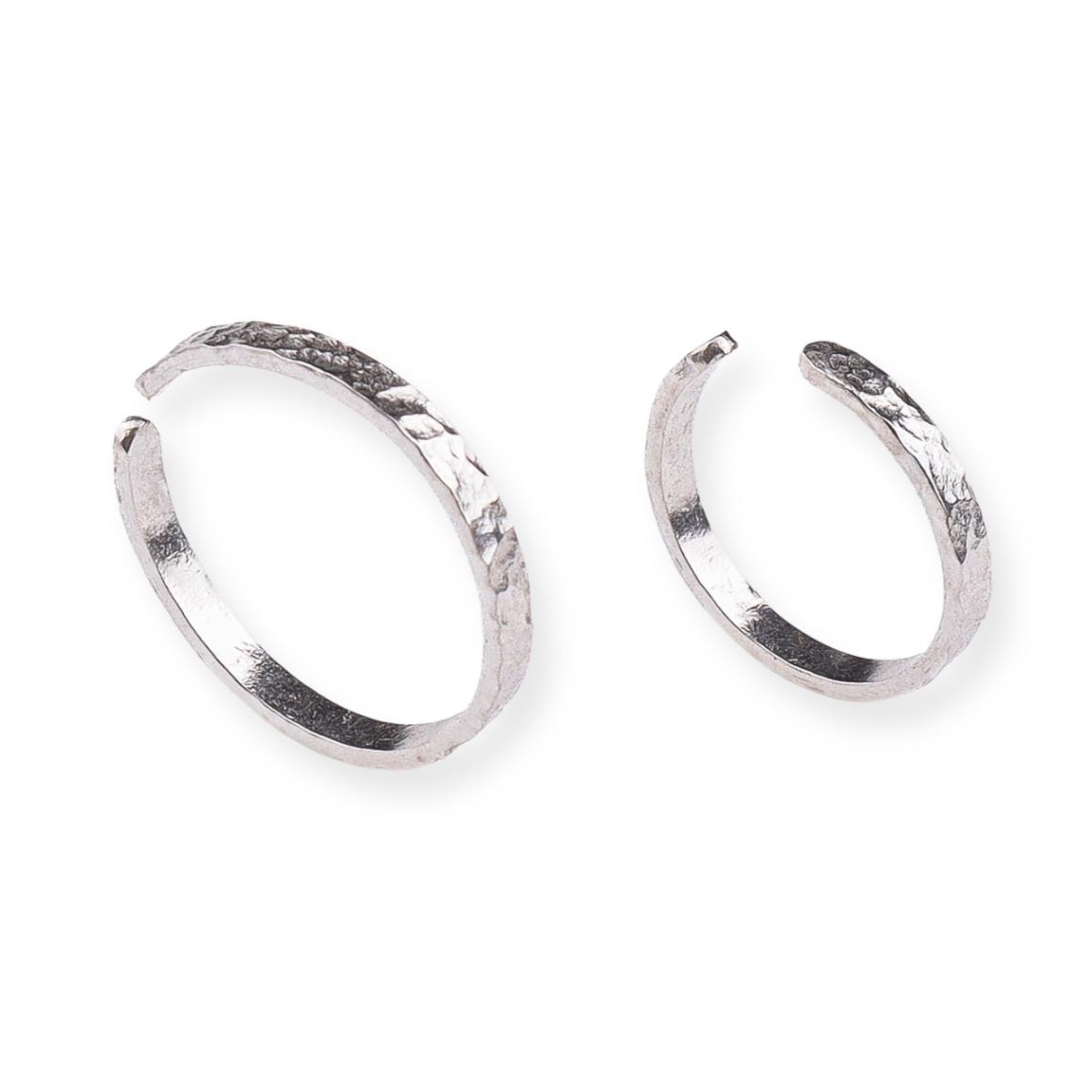 Hammered couple rings in silver for jewelry