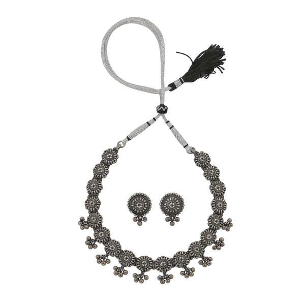 Silver jewelry set with necklace and earrings in floral design