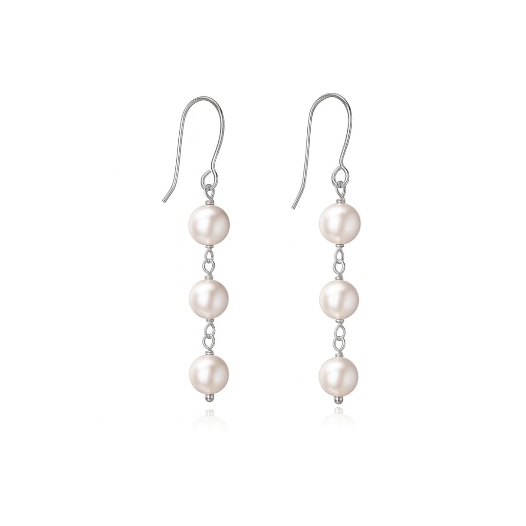 Pearl dangling earring