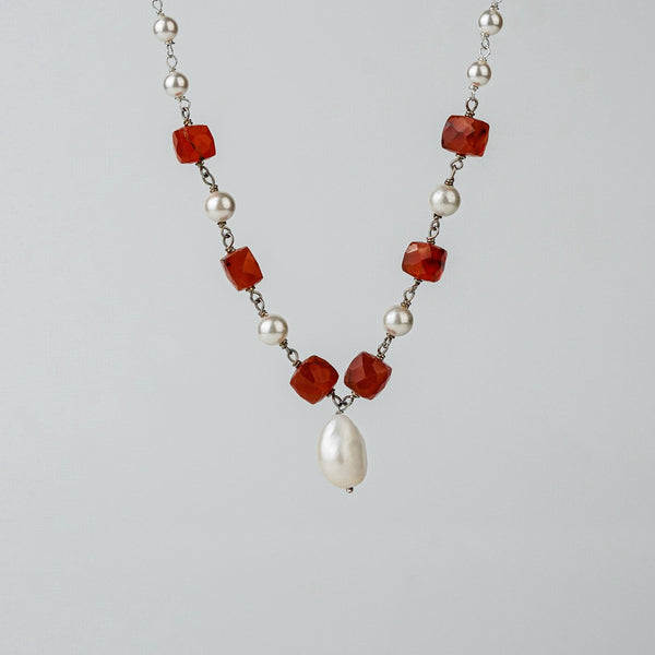 Detail shot of pearl ganthan pattern and stone accents