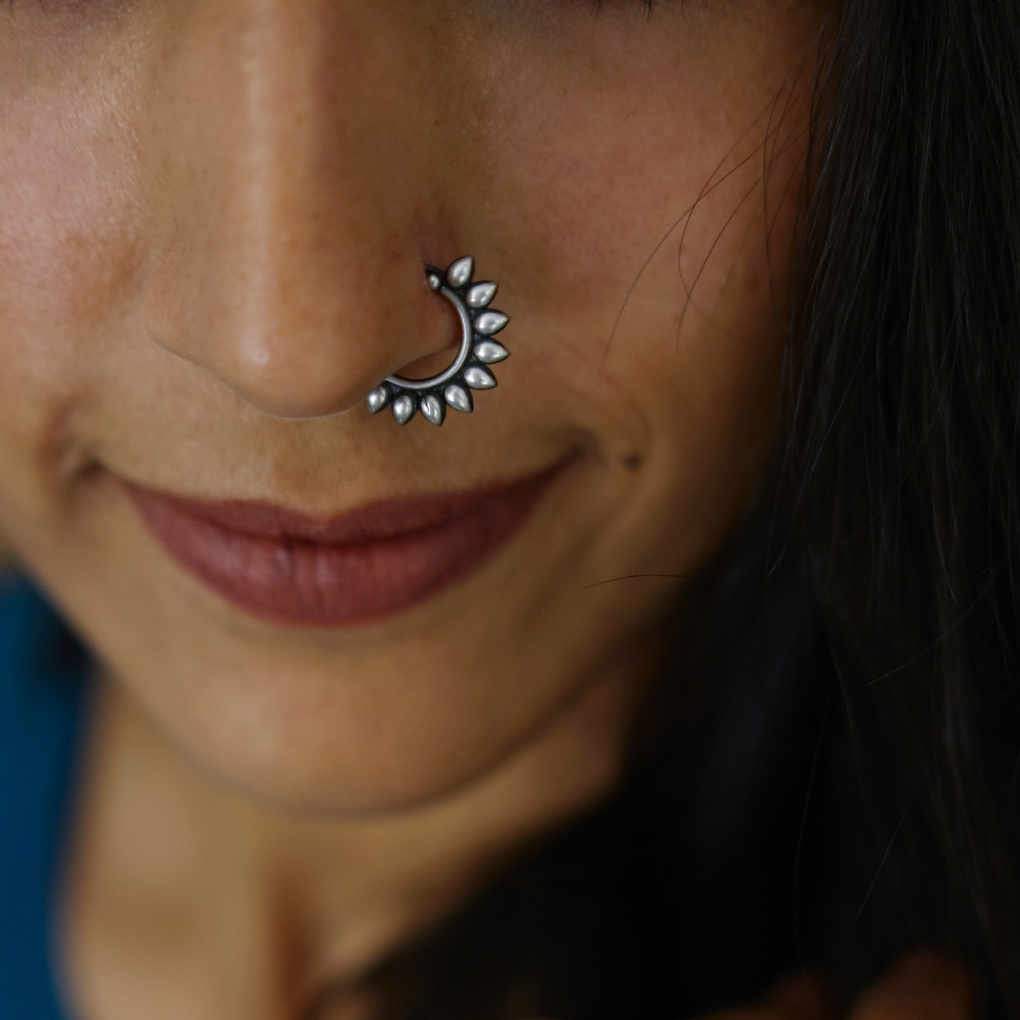 Petals Nath (Left, Pierced)