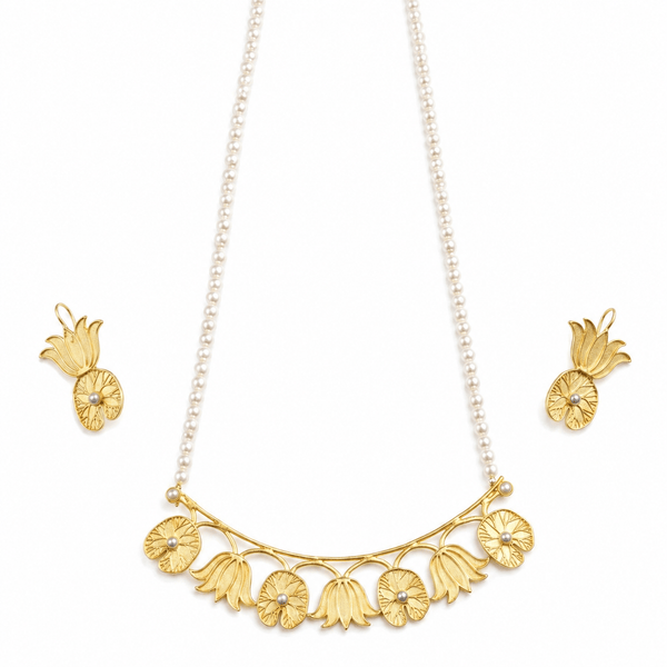 Gold floral pearl jewelry set with necklace and earrings