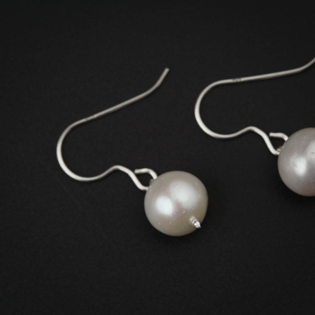 Single Pearl Earring