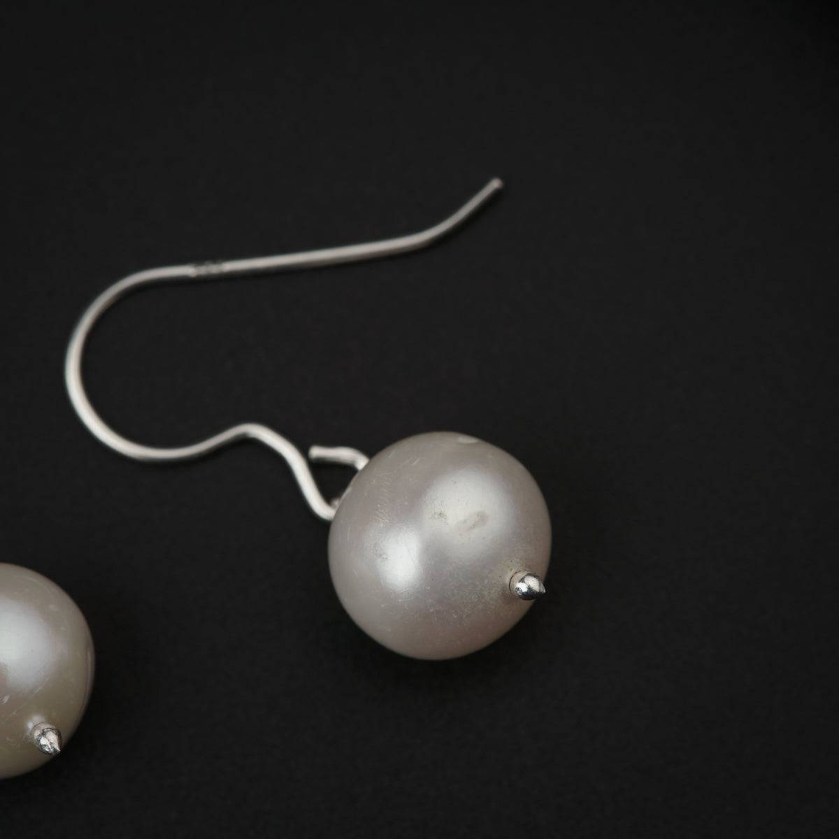 Single Pearl Earring