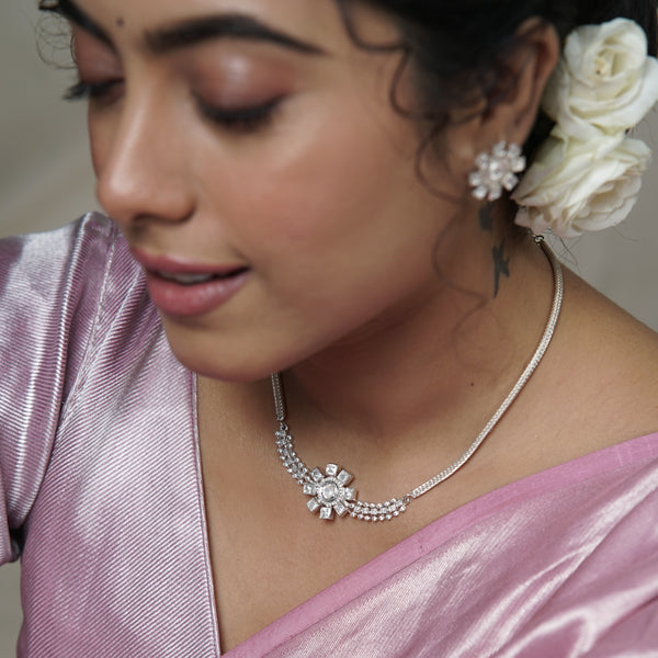 Silver jewelry set with floral design and moissanite stones