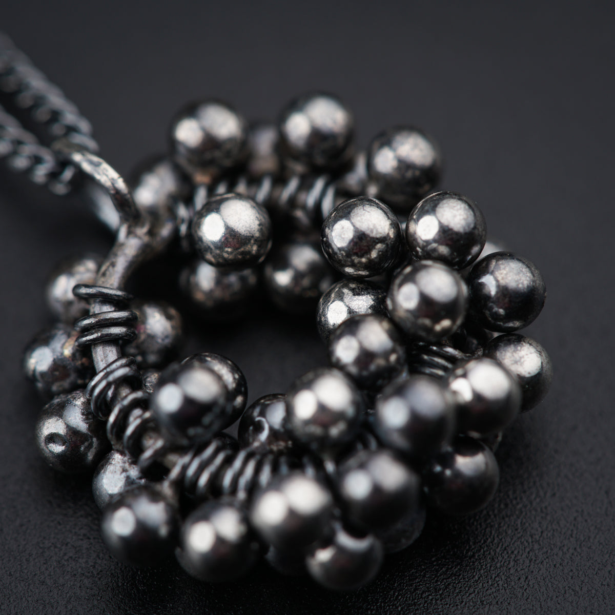 a close up of a bunch of beads on a chain