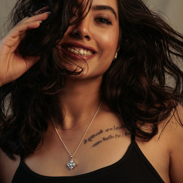 Woman wearing silver necklace with Polki earrings and pendant set