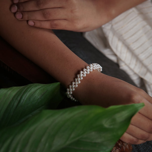 Elegant pearl beaded bracelet on wrist