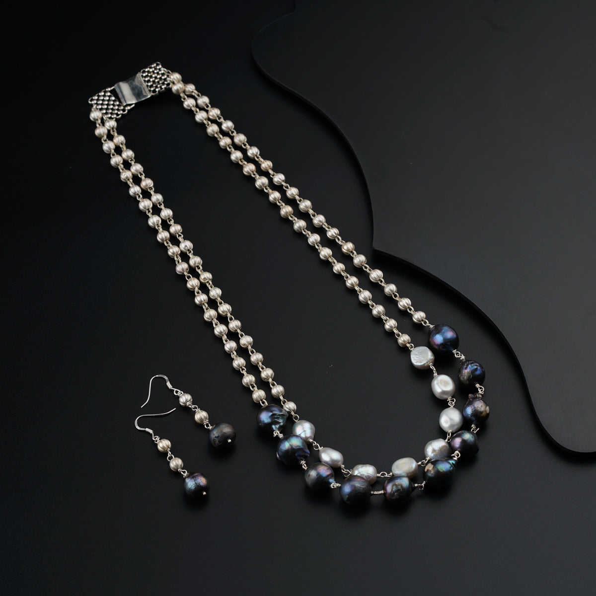 Silver double layered necklace: Pearls and Silver Beads