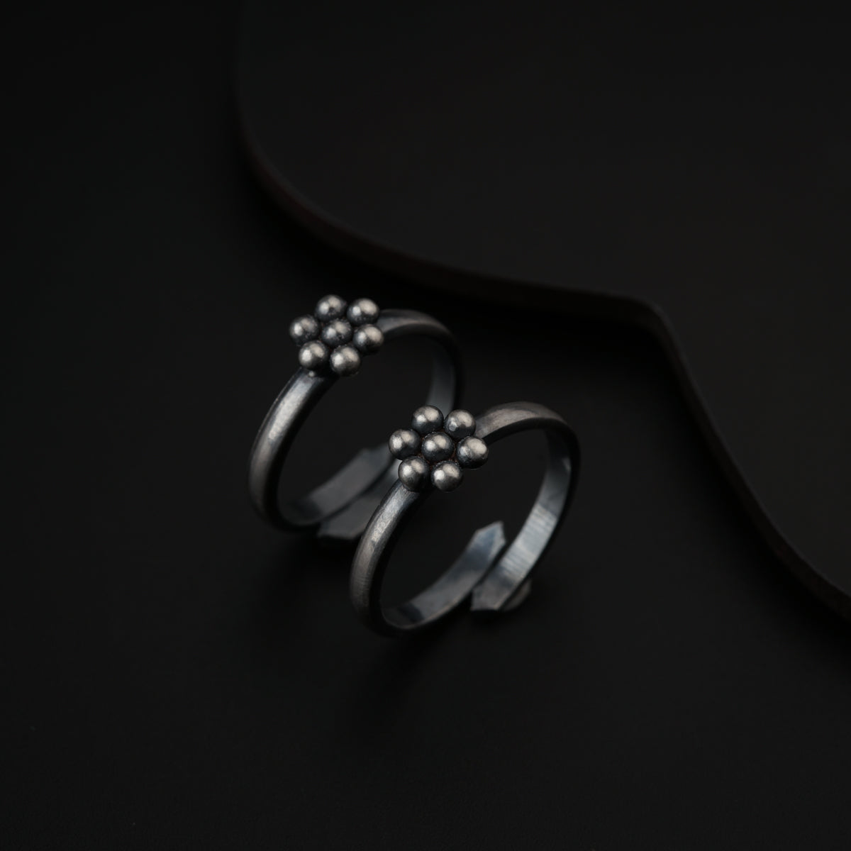 Tiny Kudi Toe Ring ( Thin Base )