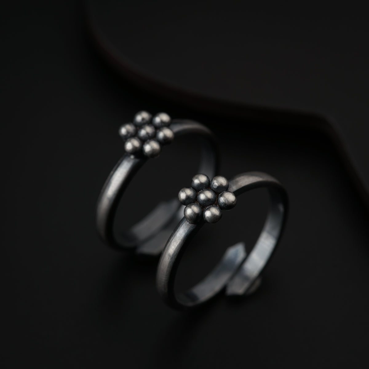 Tiny Kudi Toe Ring ( Thin Base )