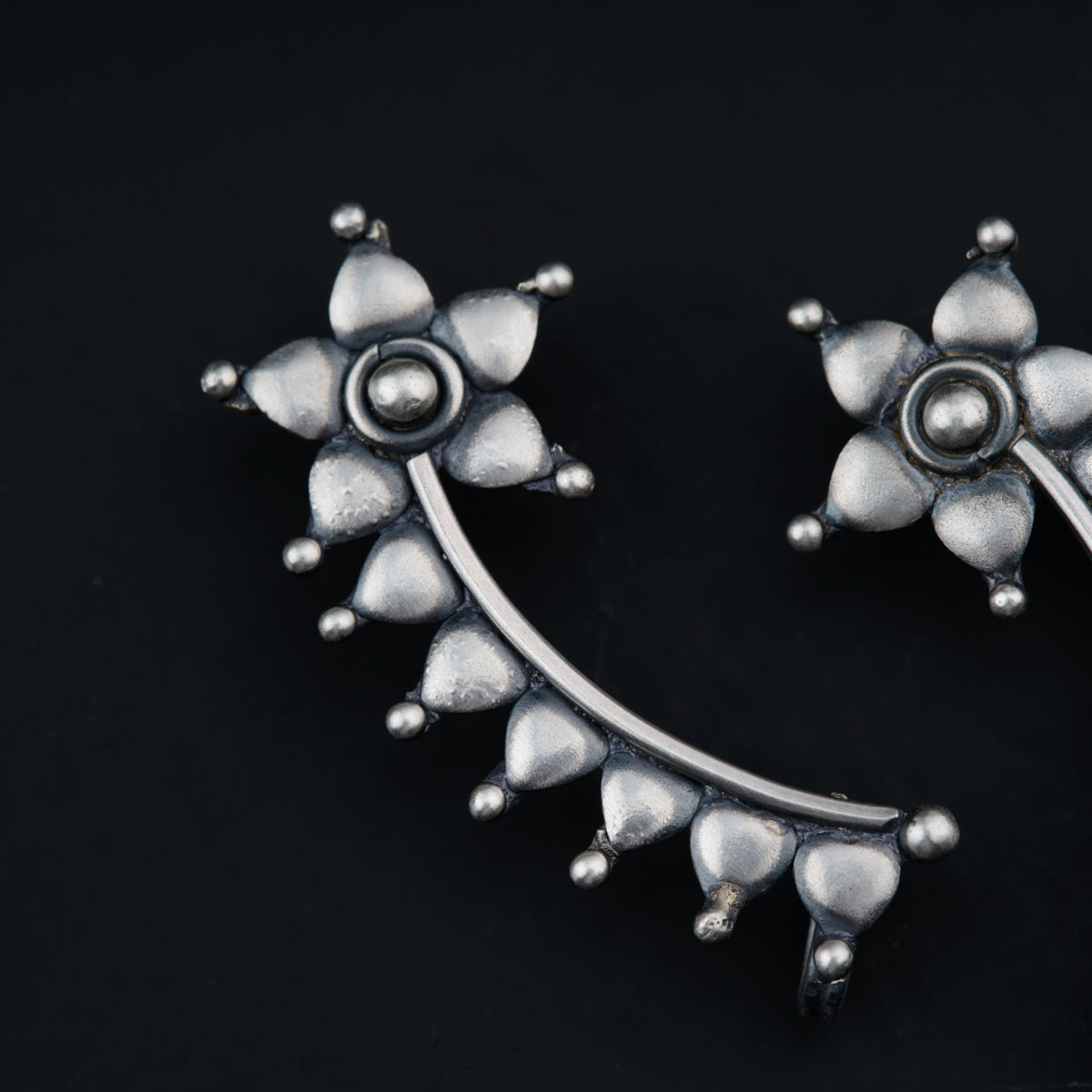 Dome Motif Earcuff