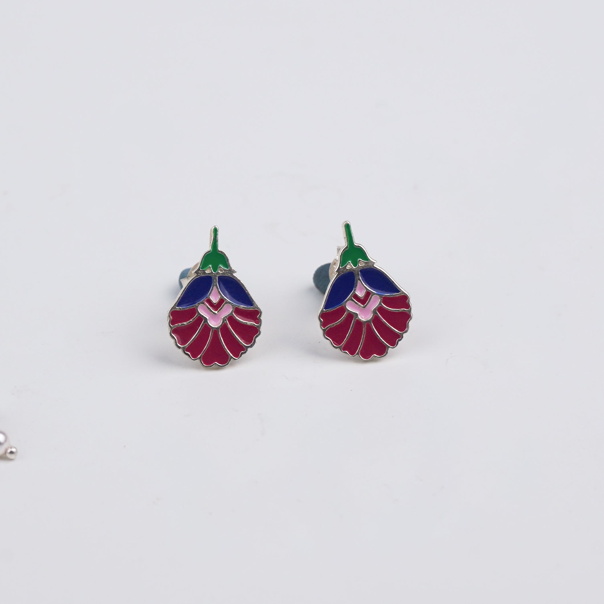 Meena charm set with invisible thread