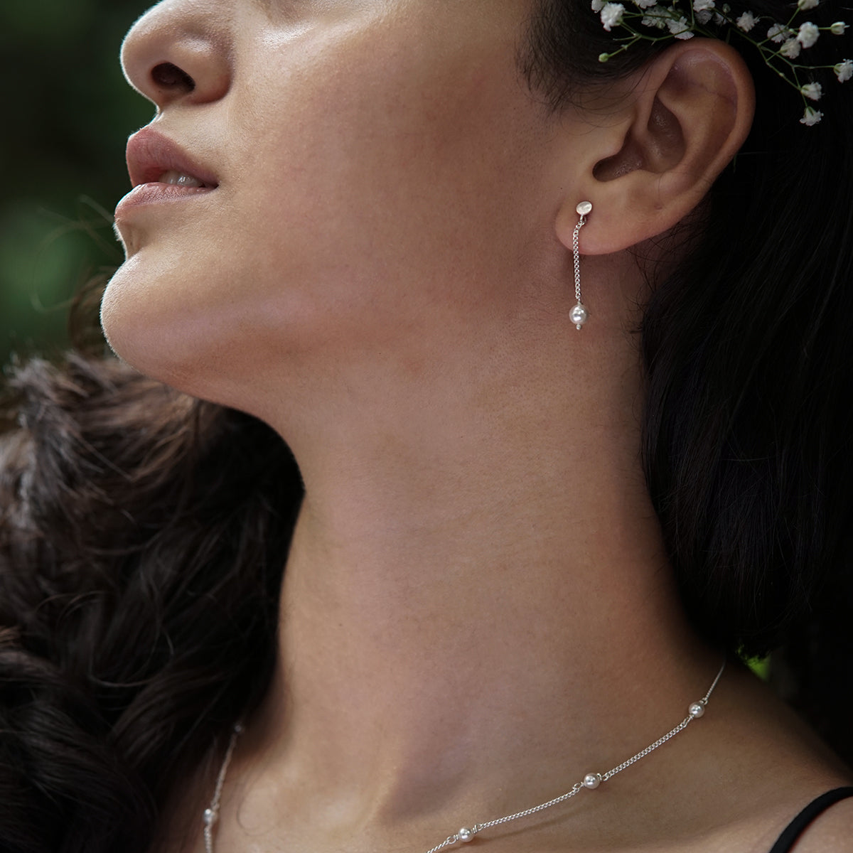 Model wearing Single Pearl Chain Earring with ethnic outfit