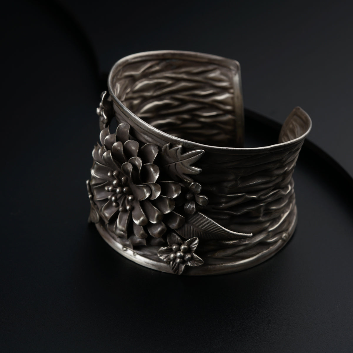 Antique silver kada (Bracelet)