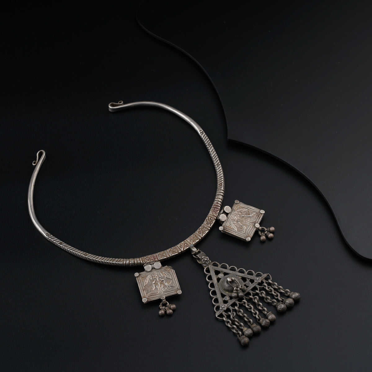 Antique Silver गळसरी (Galsaree) with Pendant