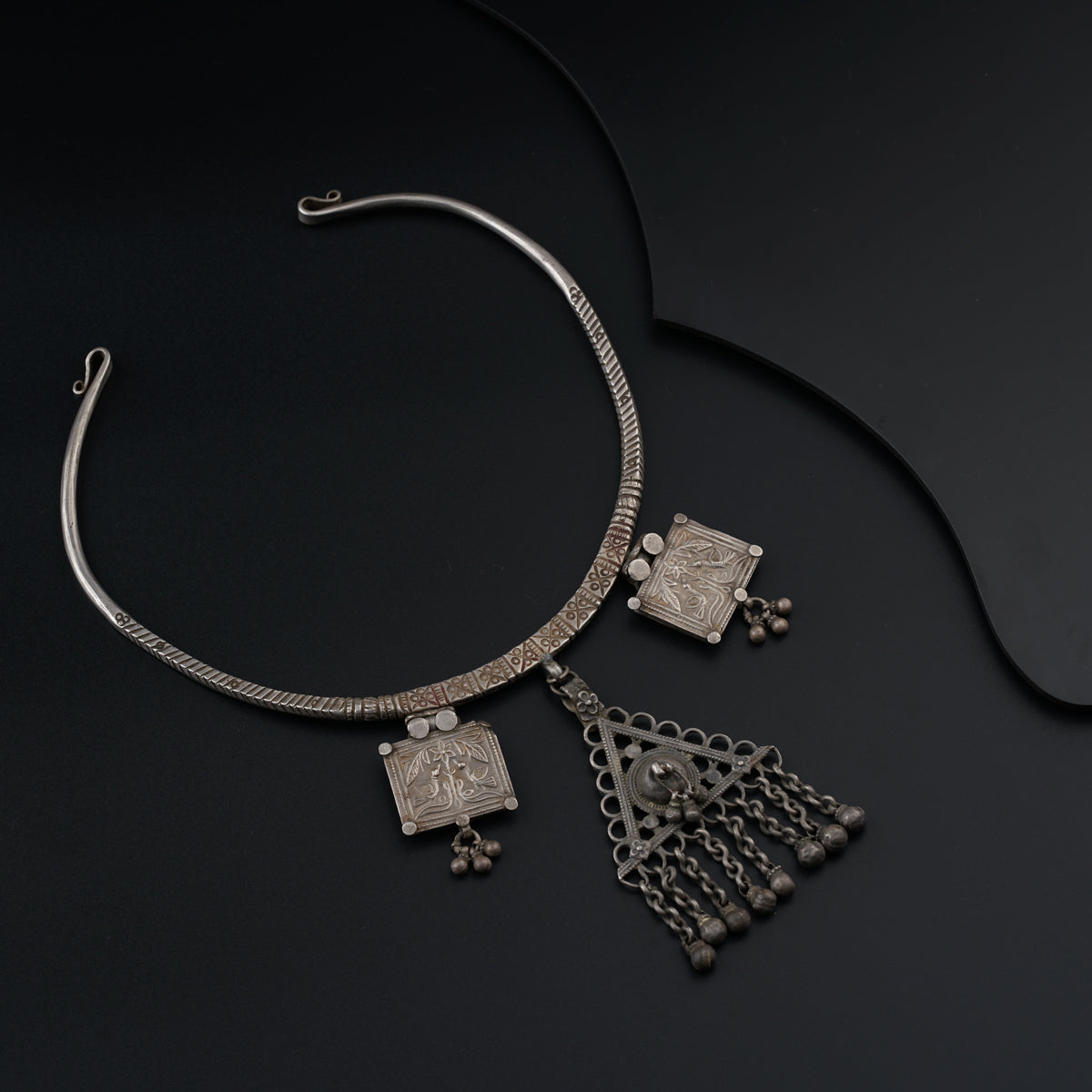 Antique Silver गळसरी (Galsaree) with Pendant