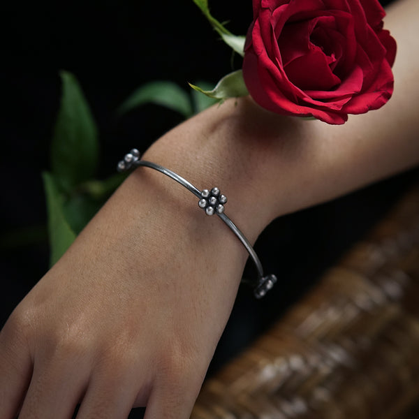Silver Kudi Bangle with floral design on wrist