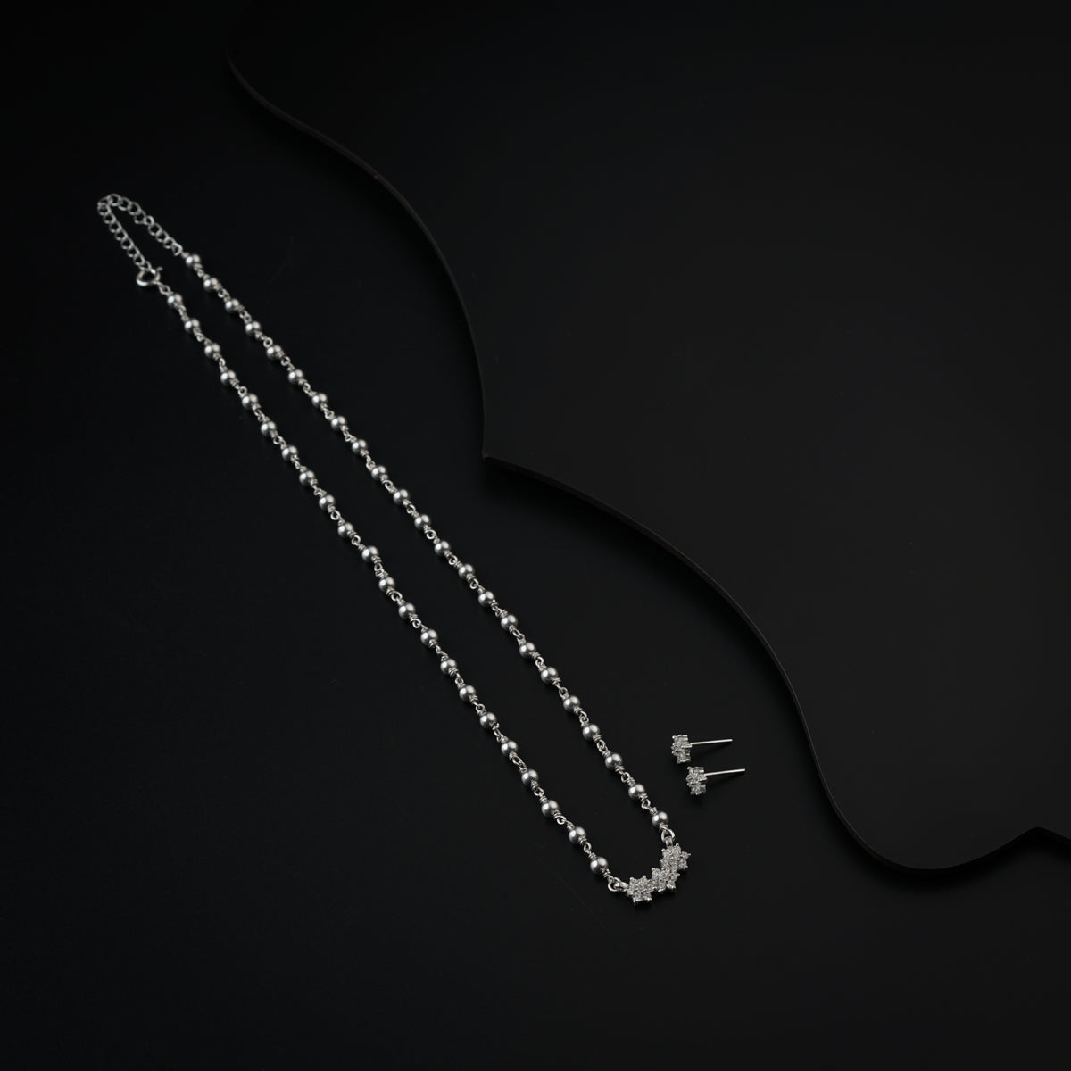 Stone Studded Flower Motif Small Set with Silver Beads