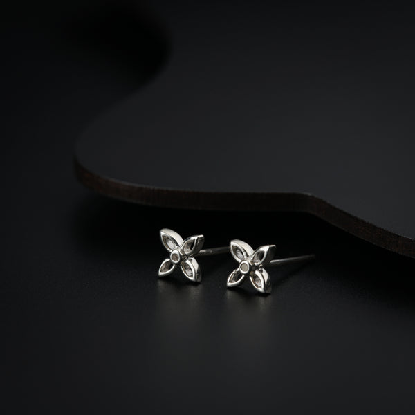 Silver Tiny Flower Earring , great for second piercing !