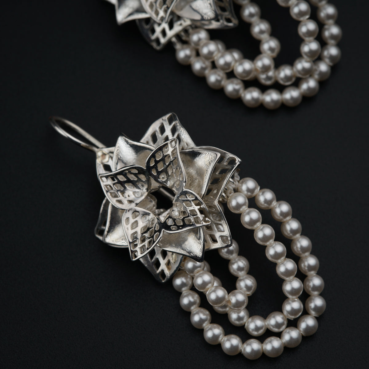 a close up of a necklace with pearls