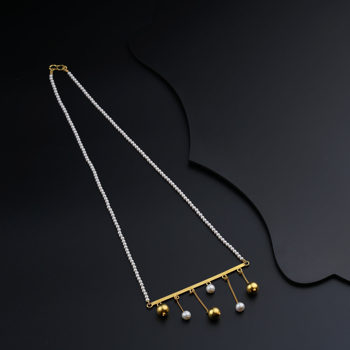 Abstract Pearl Necklace (Gold Plated)
