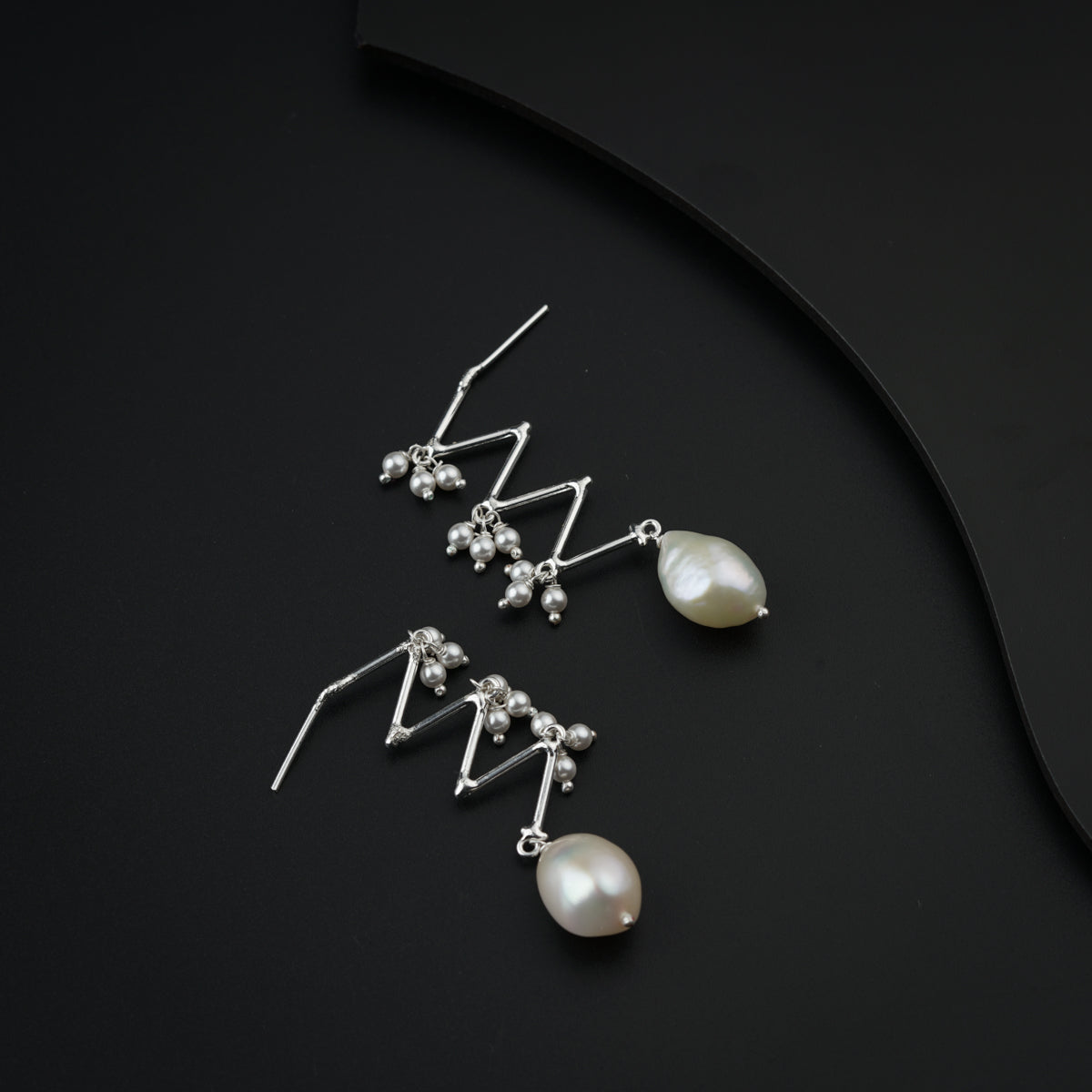Silver Pearl Zig Zag Earring
