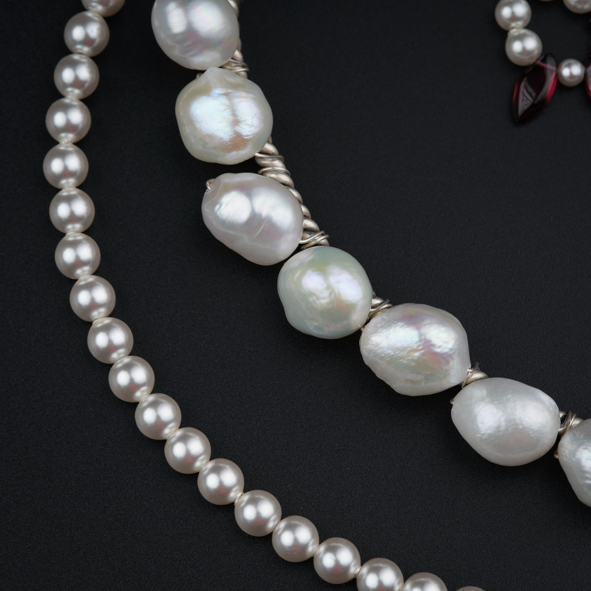 a necklace with a bunch of pearls on it