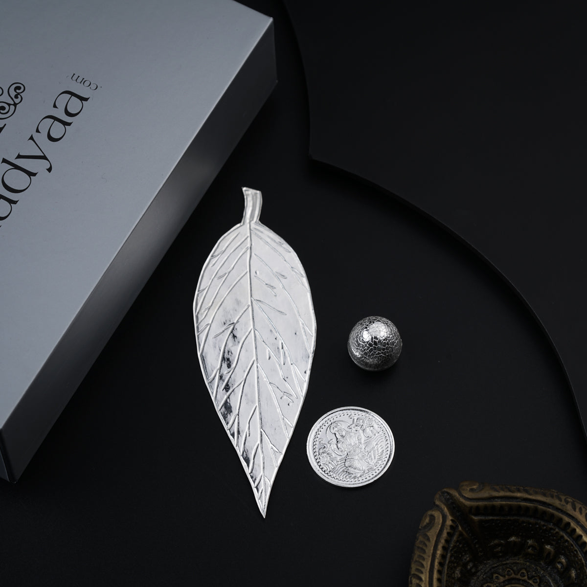 Silver Gift Set : Beetel Leaf & coin