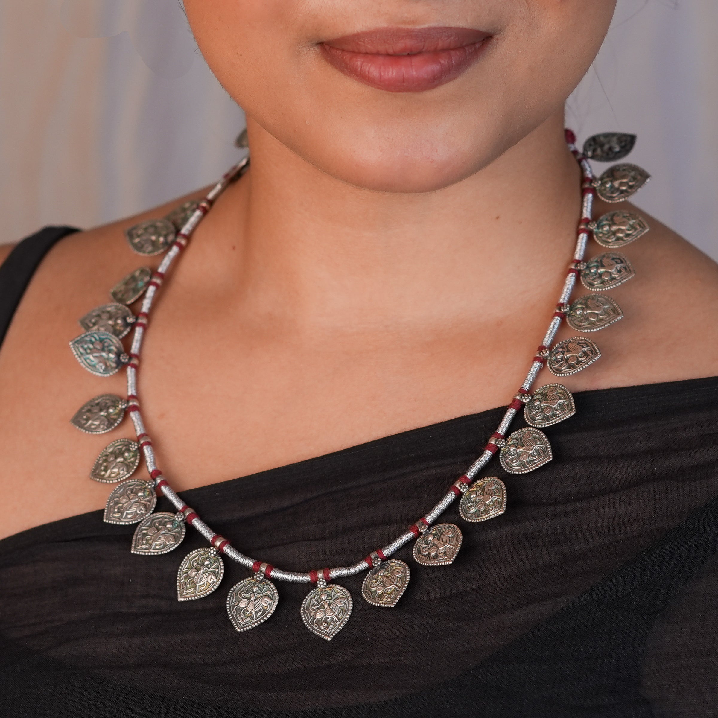 Silver Oxidised Leaf-Shaped Putali Necklace with Red Thread