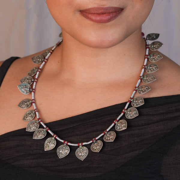 Silver Oxidised Leaf-Shaped Putali Necklace with Red Thread