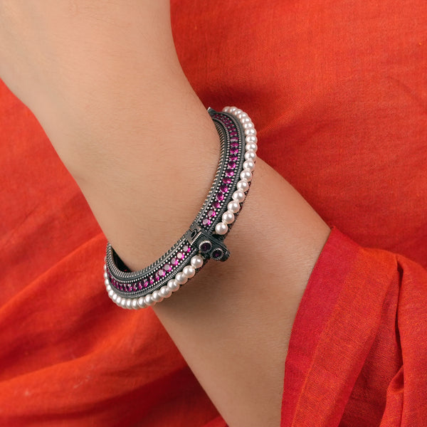 Oxidised Silver Openable Pearl Toda with Pink Stones
