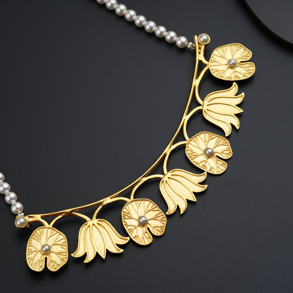 Gold floral pearl necklace for jewelry