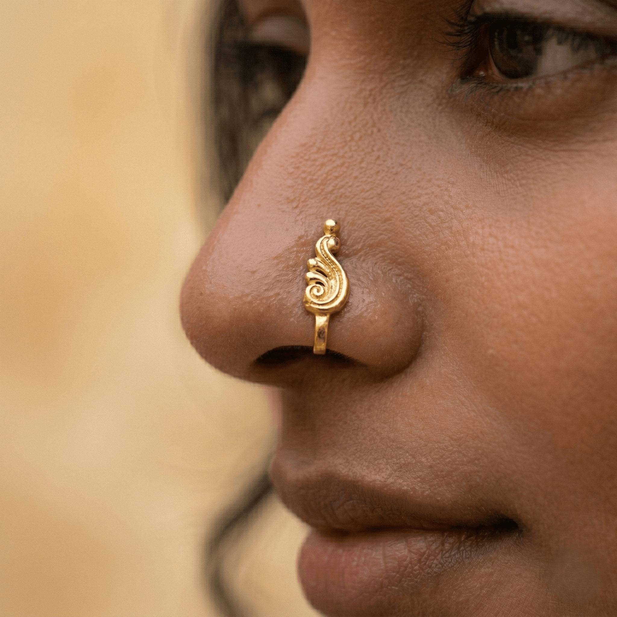 Gold shell nose pin clip-on on nose