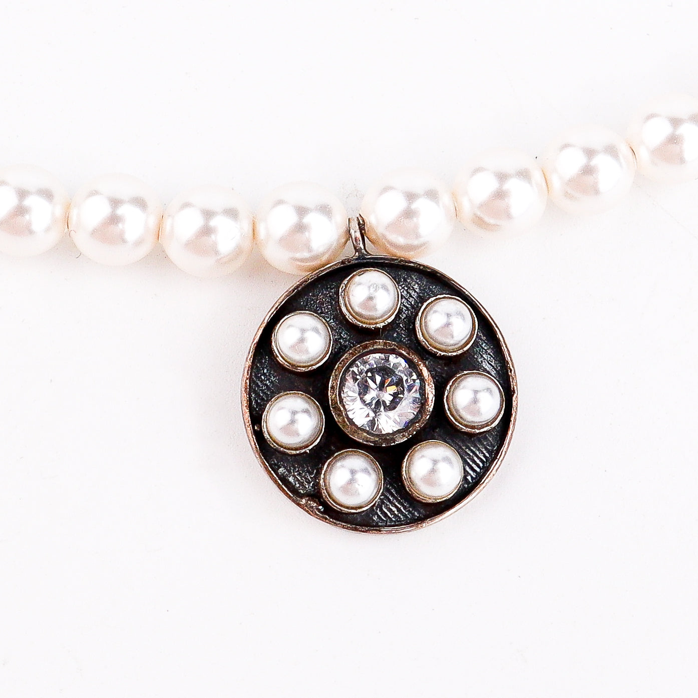 Pearl Necklace with Kundan Motif