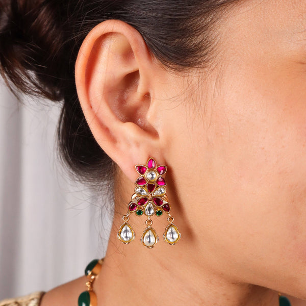 Model wearing 22K gold-plated fashion Set for a sophisticated and elegant jewelry look