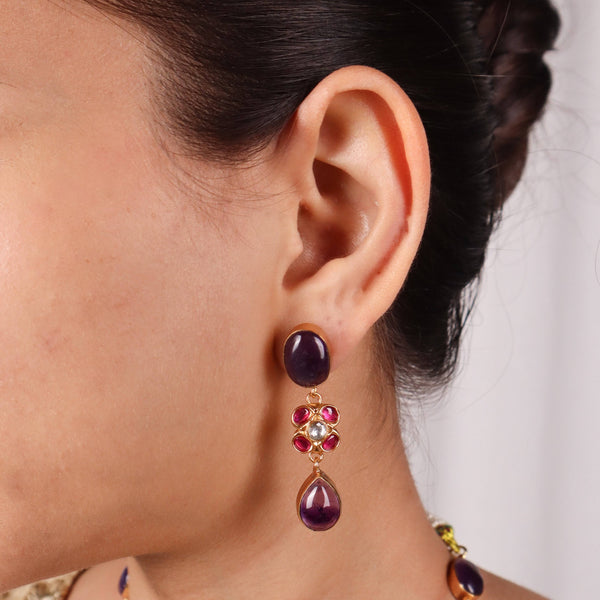 Model wearing 22K gold-plated fashion Set for a sophisticated and elegant jewelry look