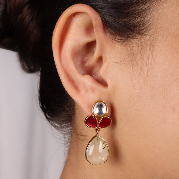 Model wearing 22K gold-plated fashion Set for a sophisticated and elegant jewelry look