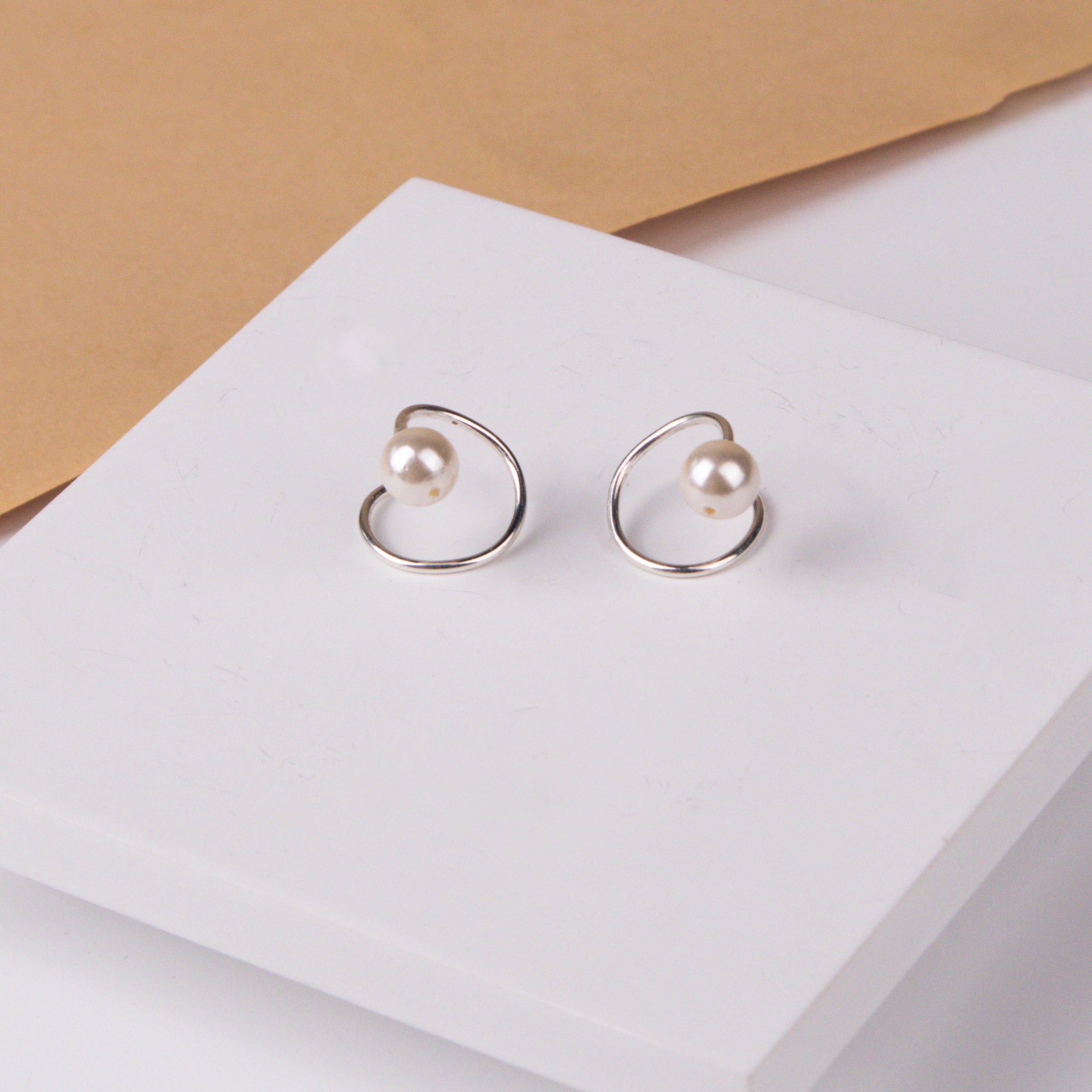 Silver Vintage Spiral Pearl Earring