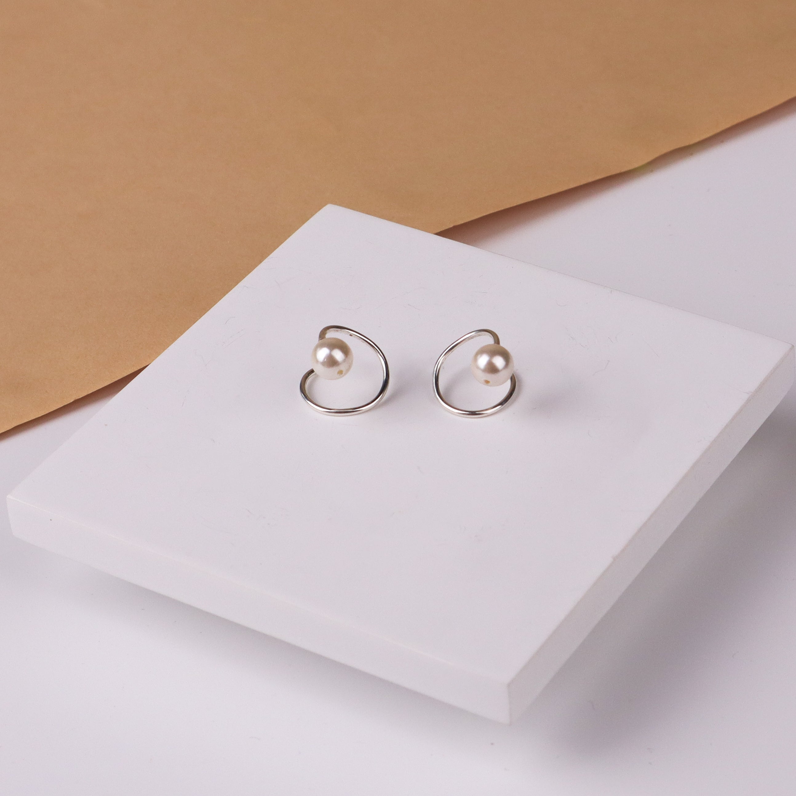 Silver Vintage Spiral Pearl Earring