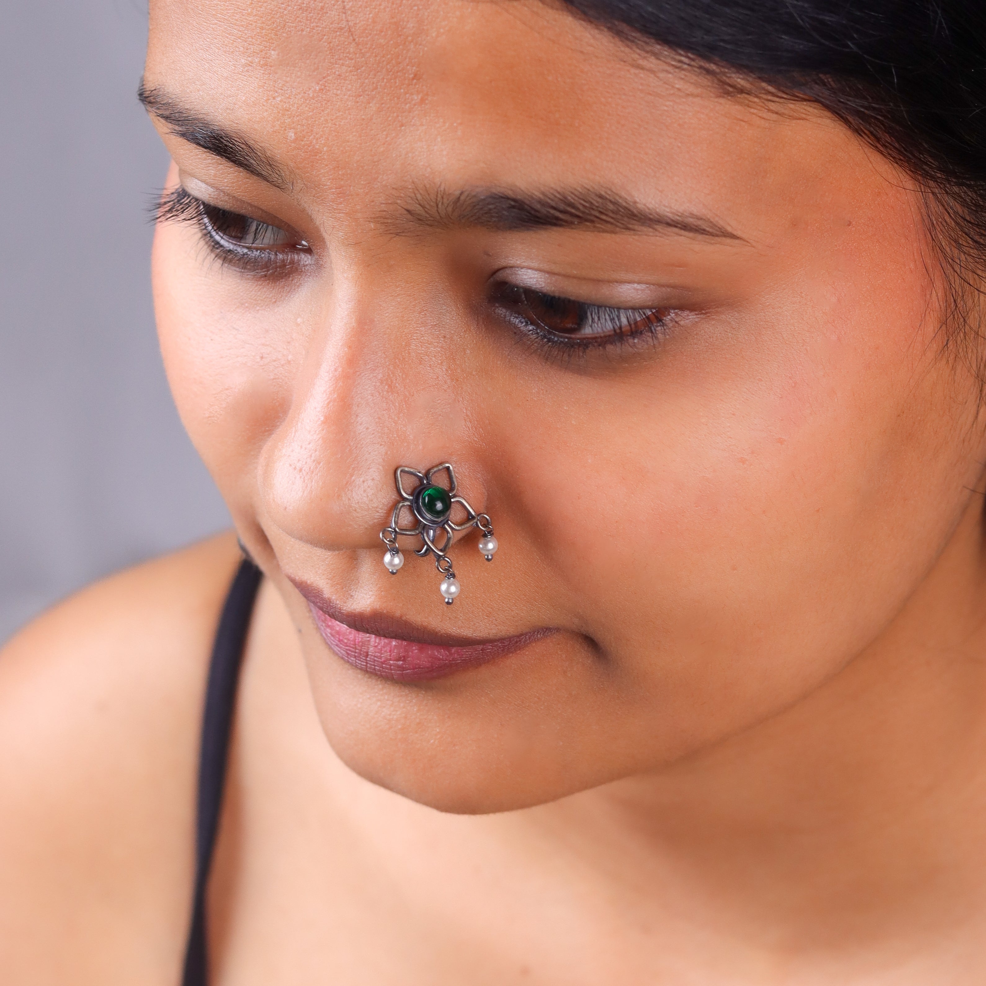 Oxidised Green Flower Clip-On Nose Pin (Large)