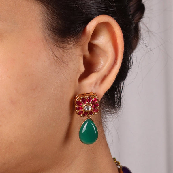 Model wearing 22K gold-plated fashion Set for a sophisticated and elegant jewelry look